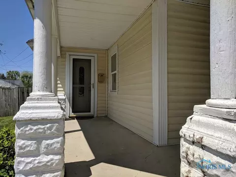 427 N Edwards St, Ada, OH 45810 photo 3