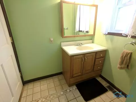 427 N Edwards St, Ada, OH 45810 photo 16
