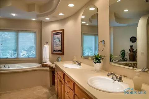 7413 Coder Rd, Maumee, OH 43537 photo 10
