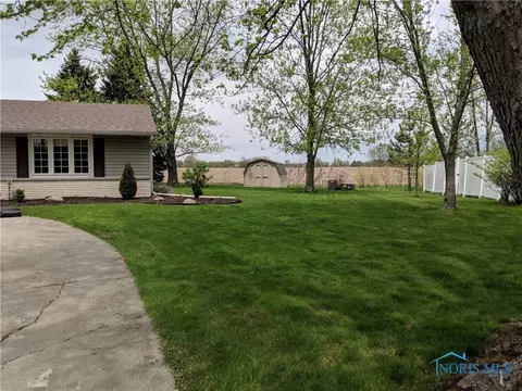 211 Ohio Dr, Bryan, OH 43506 photo 2