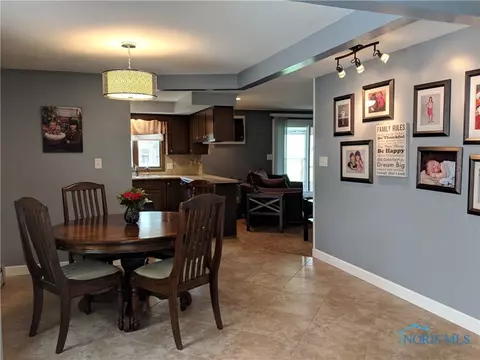 211 Ohio Dr, Bryan, OH 43506 photo 4