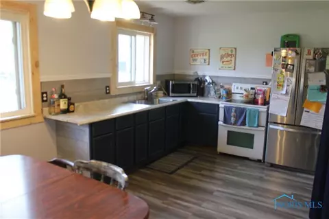 135 E Hubbard St, Hamler, OH 43524 photo 9