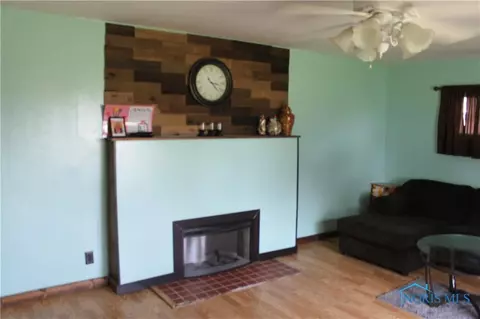 135 E Hubbard St, Hamler, OH 43524 photo 8