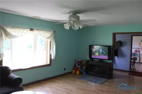 135 E Hubbard St, Hamler, OH 43524 photo 7