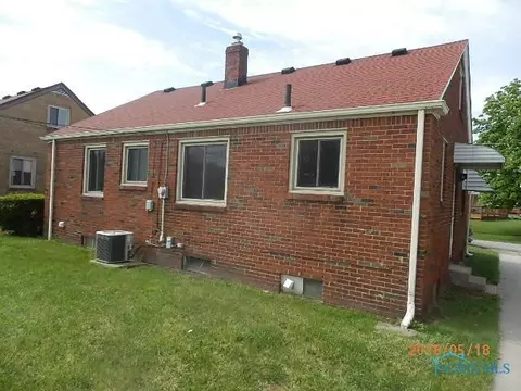 2286 Hinde Rd, Toledo, OH 43607 photo 2