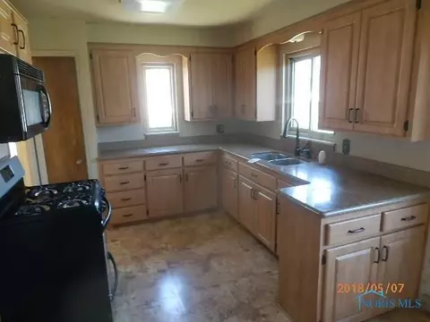2286 Hinde Rd, Toledo, OH 43607 photo 3