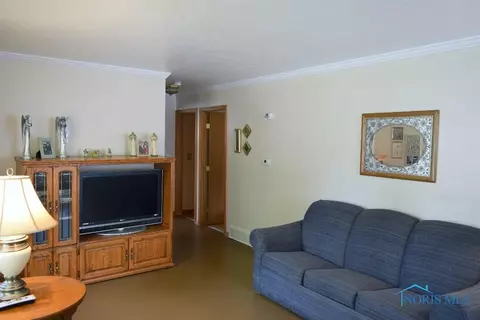 1386 Junior Dr, Maumee, OH 43537 photo 9