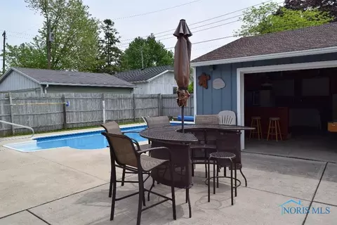 1386 Junior Dr, Maumee, OH 43537 photo 2