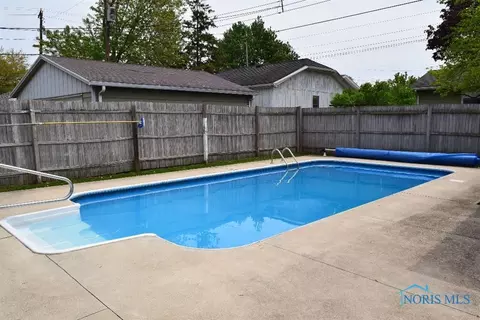 1386 Junior Dr, Maumee, OH 43537 photo 4