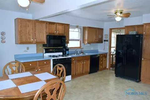 1386 Junior Dr, Maumee, OH 43537 photo 11