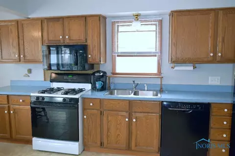 1386 Junior Dr, Maumee, OH 43537 photo 10