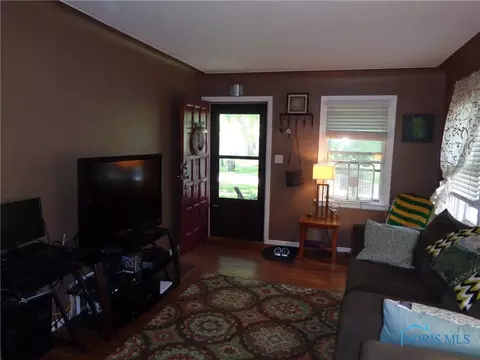2734 Castleton Ave, Toledo, OH 43613 photo 3