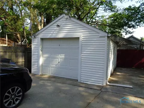 2734 Castleton Ave, Toledo, OH 43613 photo 16