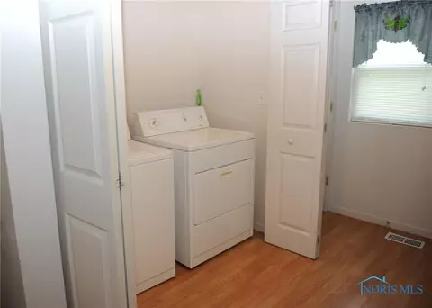 118 S Adrian St, Lyons, OH 43533 photo 7