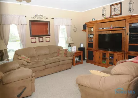 118 S Adrian St, Lyons, OH 43533 photo 4