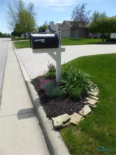 210 Carson Dr, Bryan, OH 43506 photo 2