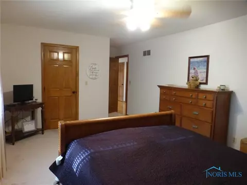 210 Carson Dr, Bryan, OH 43506 photo 8