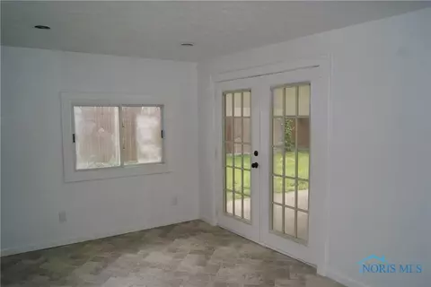 2425 Ozark Rd, Toledo, OH 43613 photo 8
