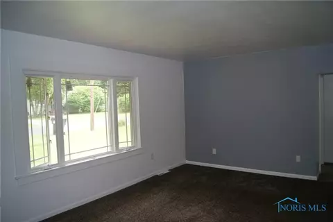 2425 Ozark Rd, Toledo, OH 43613 photo 2