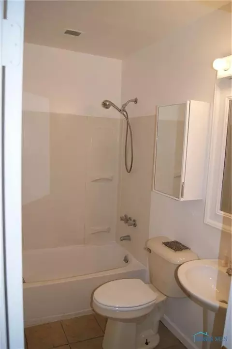 2425 Ozark Rd, Toledo, OH 43613 photo 5