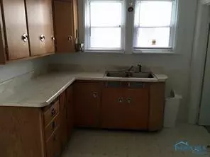 2049 Perth St, Toledo, OH 43607 photo 3