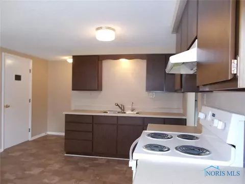 827 W Harrison St, Paulding, OH 45879 photo 4