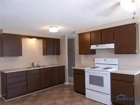 827 W Harrison St, Paulding, OH 45879 photo 5