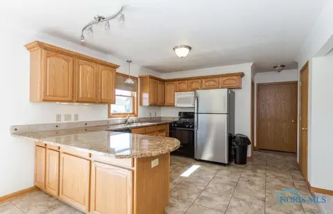 347 Walker Ave, Luckey, OH 43443 photo 4
