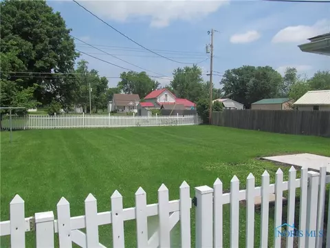 820 W Perry St, Paulding, OH 45879 photo 2