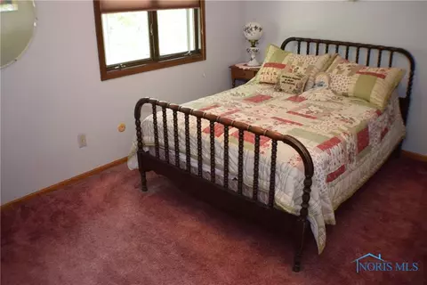 806 Cherry St, Genoa, OH 43430 photo 17