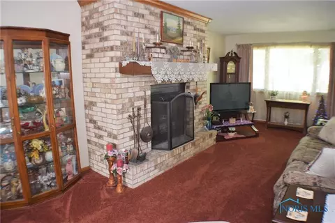 806 Cherry St, Genoa, OH 43430 photo 6
