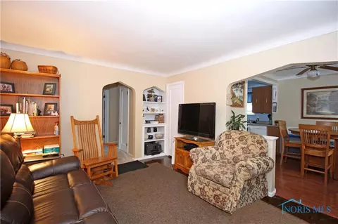 2934 Chipplegate Rd, Toledo, OH 43614 photo 3