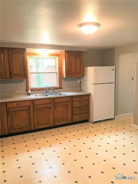 623 W Main St, Deshler, OH 43516 photo 7