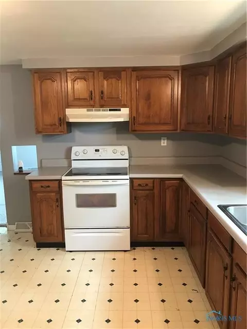 623 W Main St, Deshler, OH 43516 photo 5
