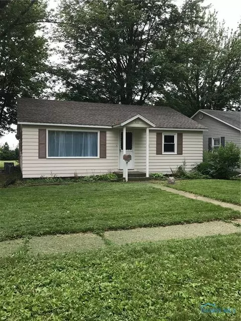 623 W Main St, Deshler, OH 43516 photo 2