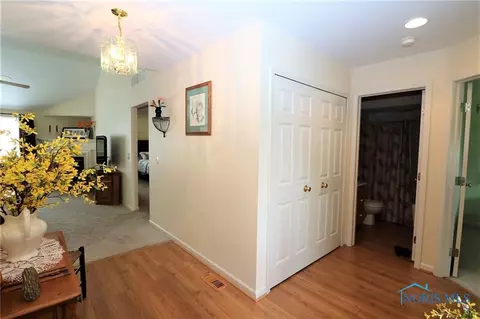 7009 Springview Dr, Maumee, OH 43537 photo 6