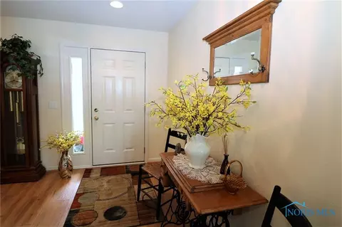 7009 Springview Dr, Maumee, OH 43537 photo 5