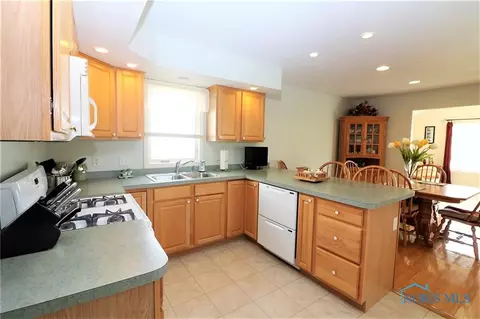 7009 Springview Dr, Maumee, OH 43537 photo 13