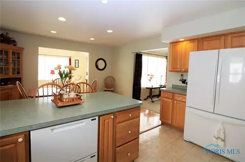 7009 Springview Dr, Maumee, OH 43537 photo 12