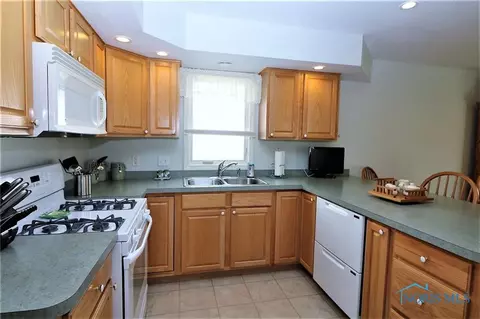 7009 Springview Dr, Maumee, OH 43537 photo 11