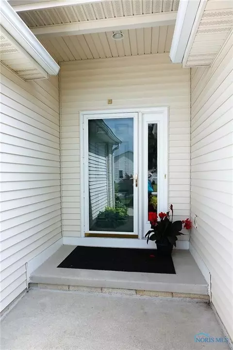 7009 Springview Dr, Maumee, OH 43537 photo 3