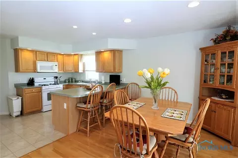7009 Springview Dr, Maumee, OH 43537 photo 14