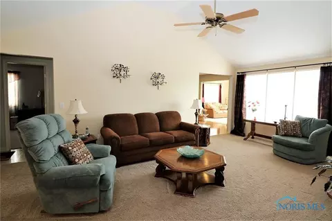 7009 Springview Dr, Maumee, OH 43537 photo 9