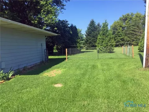 111 S Blackman Rd, Bradner, OH 43406 photo 2