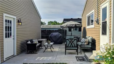 5939 Douglas Rd, Toledo, OH 43613 photo 2