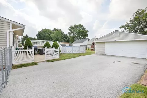 3154 Flame Dr, Oregon, OH 43616 photo 14