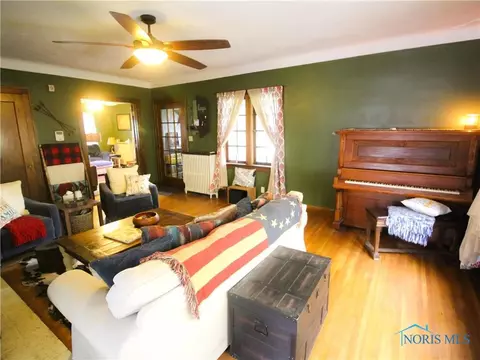 1926 Shenandoah Rd, Toledo, OH 43607 photo 2