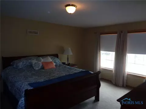 5727 Bermuda Dr, Walbridge, OH 43465 photo 6