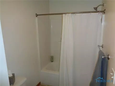 5727 Bermuda Dr, Walbridge, OH 43465 photo 7