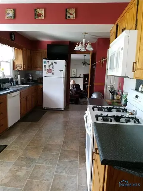 413 E High St, Napoleon, OH 43545 photo 14